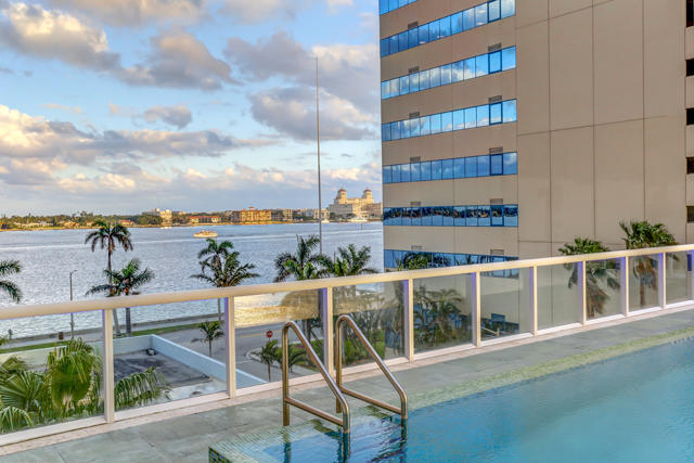 SLADE CONDO - Residential