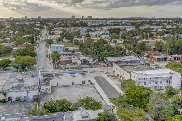 SLADE CONDO - Residential