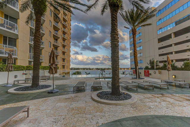 SLADE CONDO - Residential