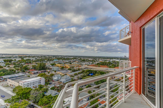 SLADE CONDO - Residential