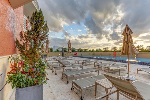 SLADE CONDO - Residential