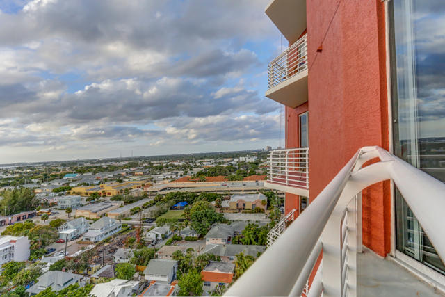 SLADE CONDO - Residential