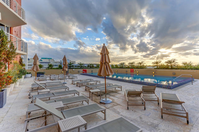 SLADE CONDO - Residential