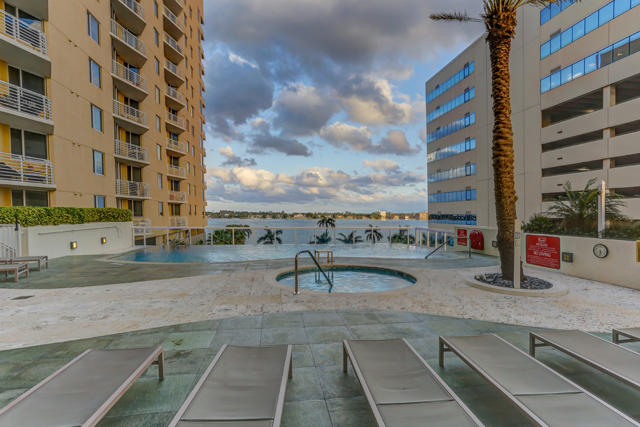 SLADE CONDO - Residential