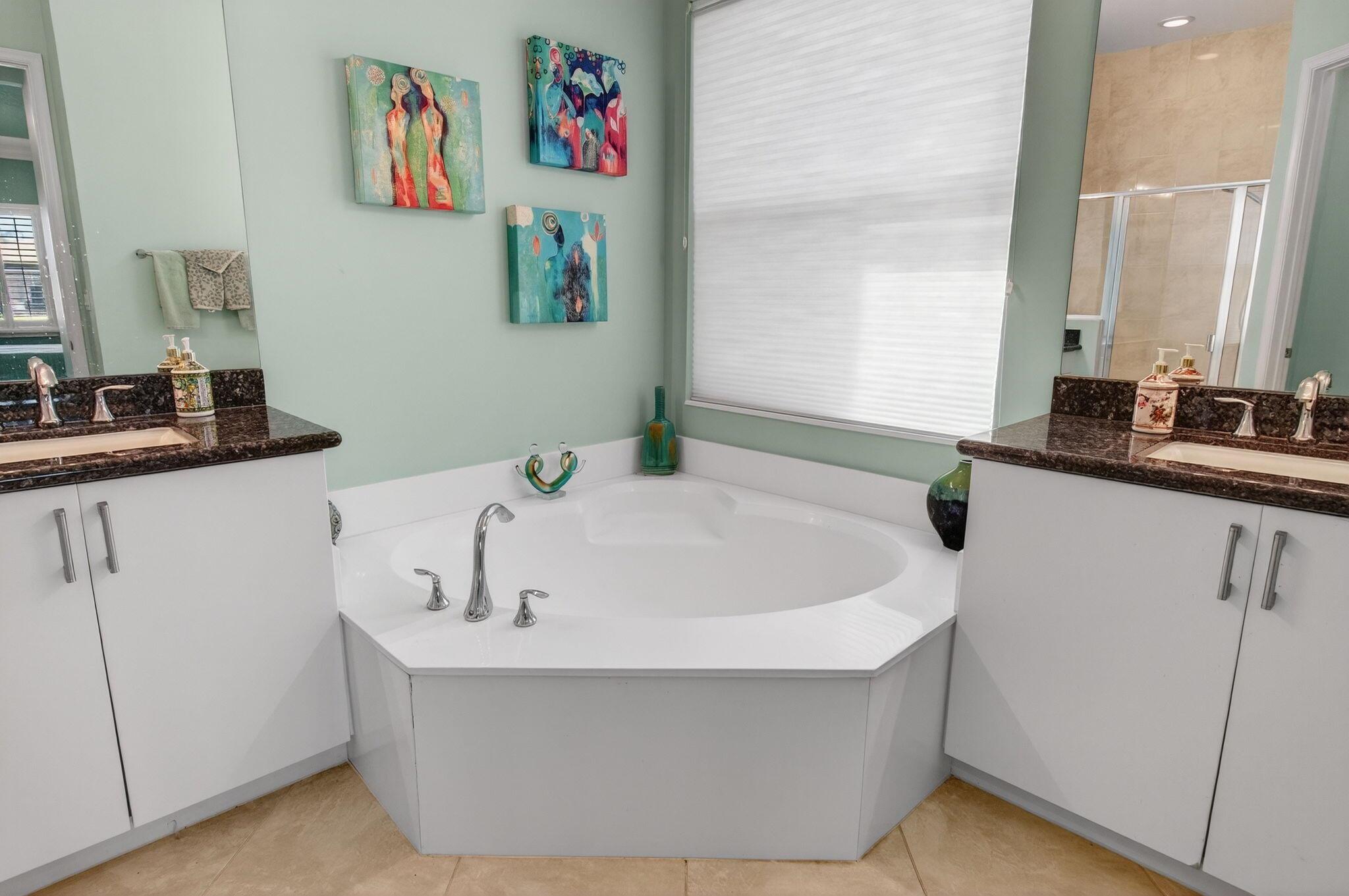 VALENCIA RESERVE - Residential