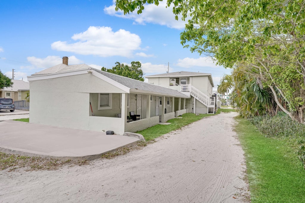 Photo of 637647 N 2nd N Street, Fort Pierce, FL 34950 (MLS # R11081988)