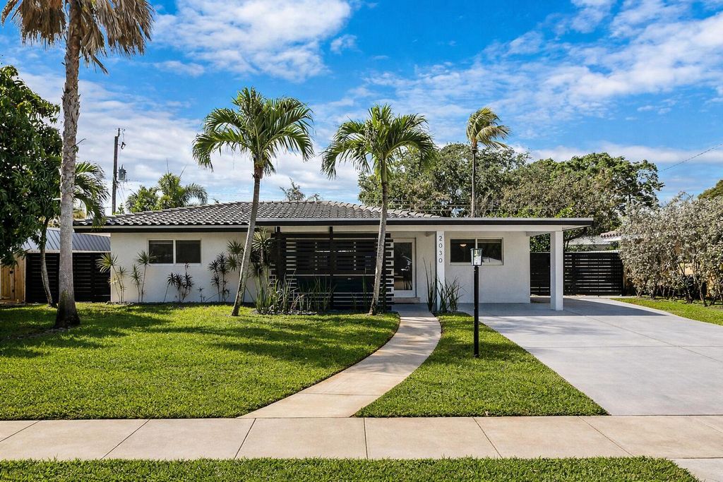 Photo of 2030 NE 52nd Court, Fort Lauderdale, FL 33308 (MLS # B26013543)