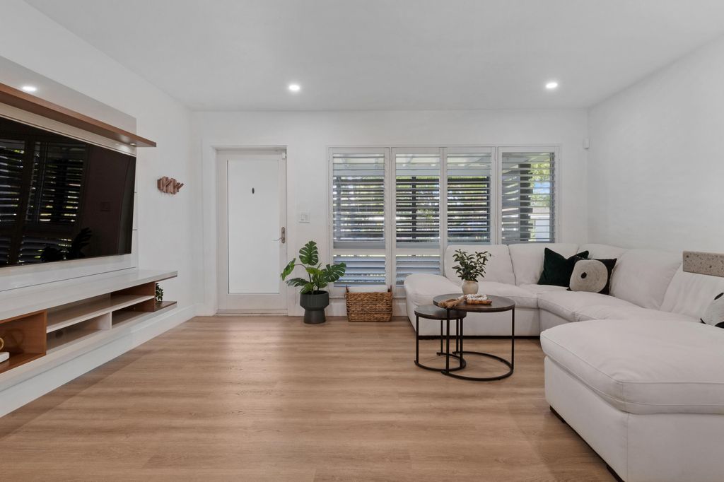 Photo of 2030 NE 52nd Court, Fort Lauderdale, FL 33308 (MLS # B26013543)