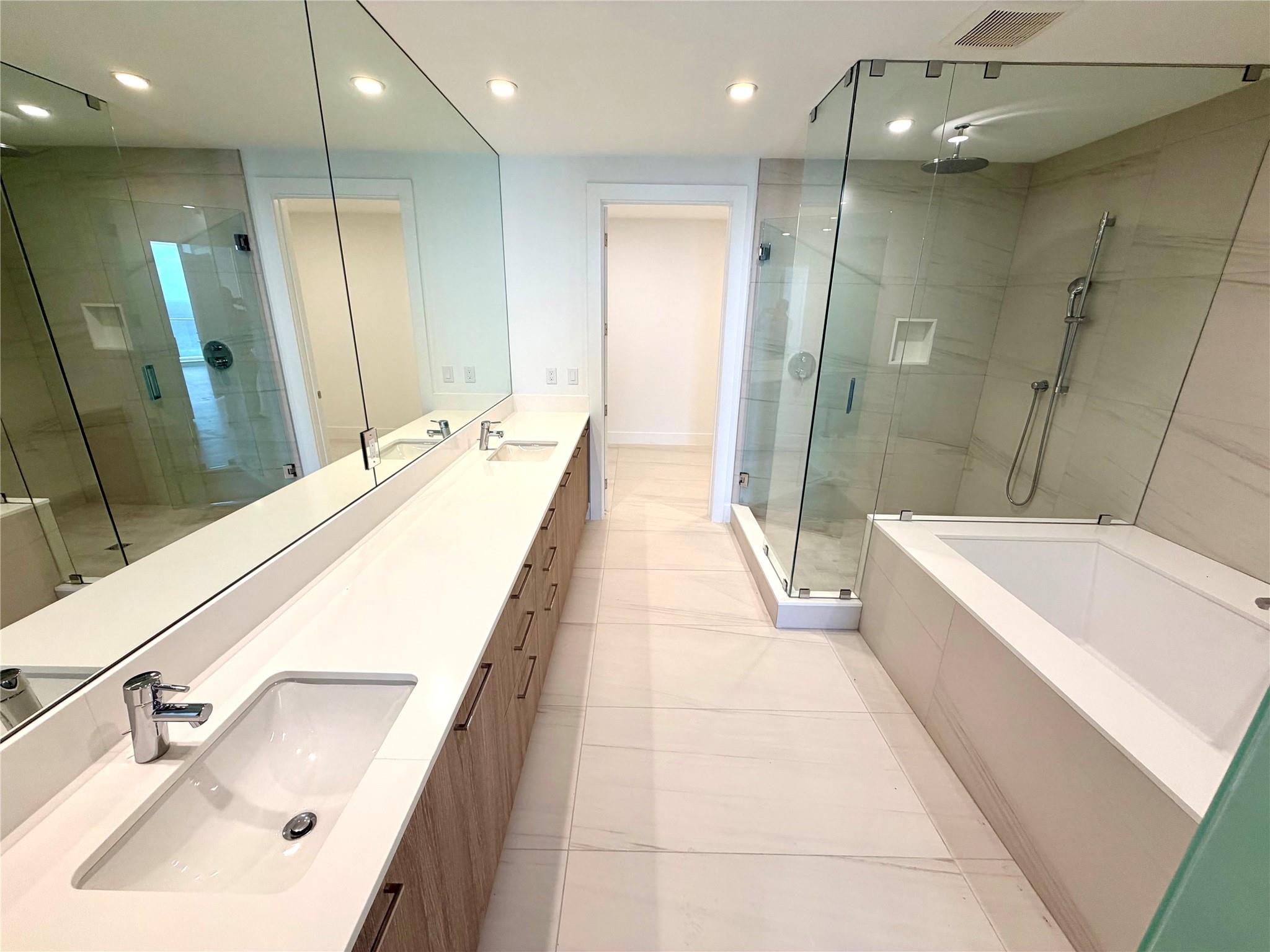 SELENE OCEANFRONT RESIDEN - Residential