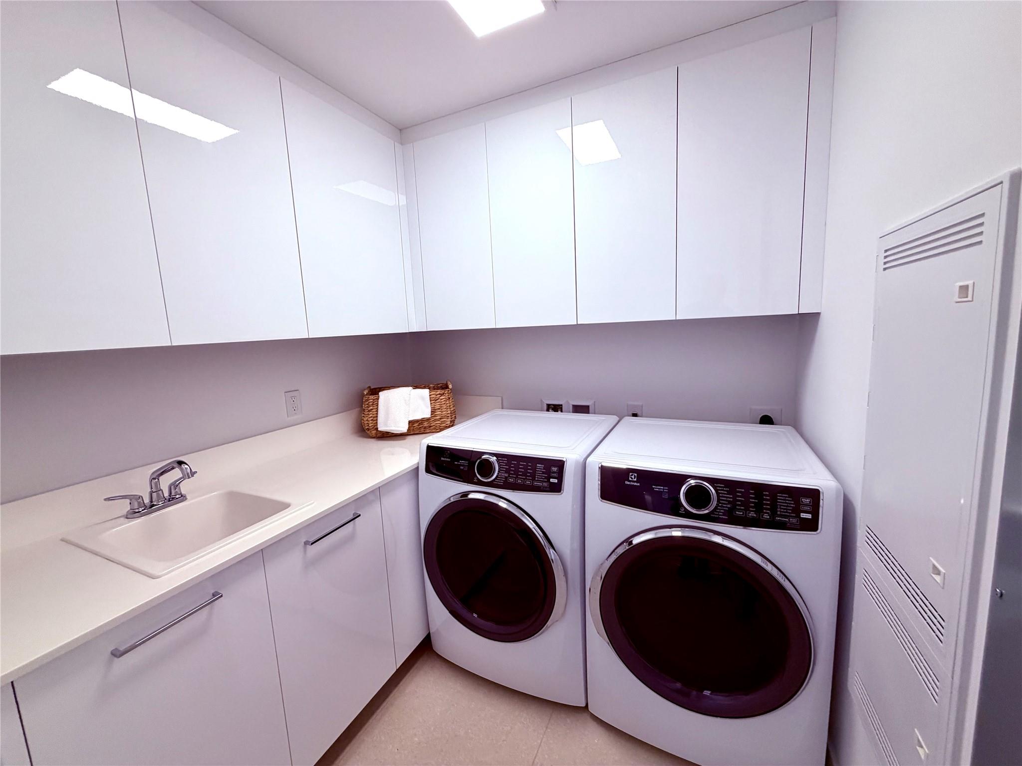 SELENE OCEANFRONT RESIDEN - Residential