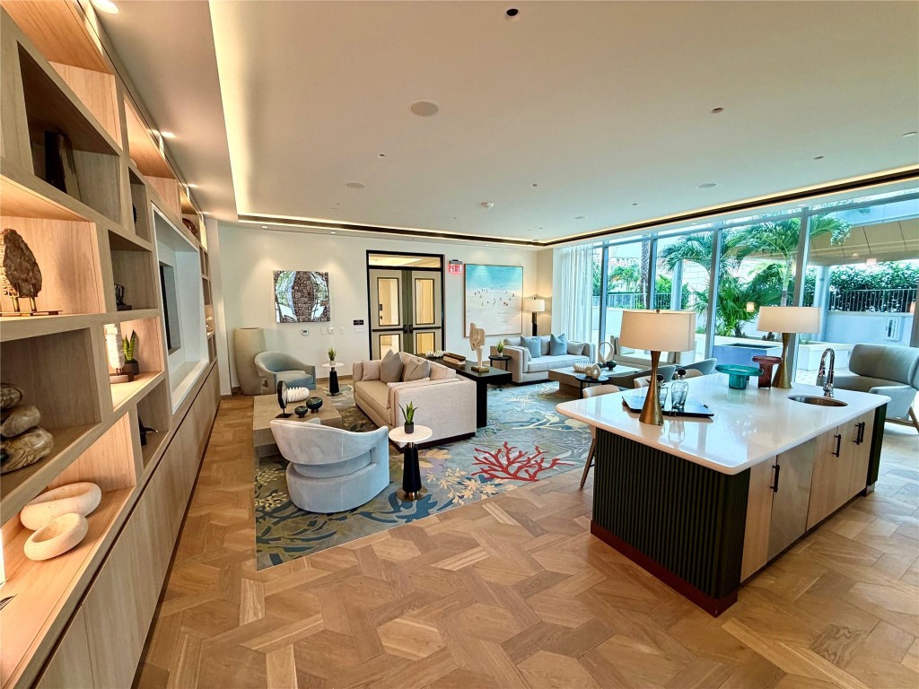 153 N Seabreeze Boulevard S-2101