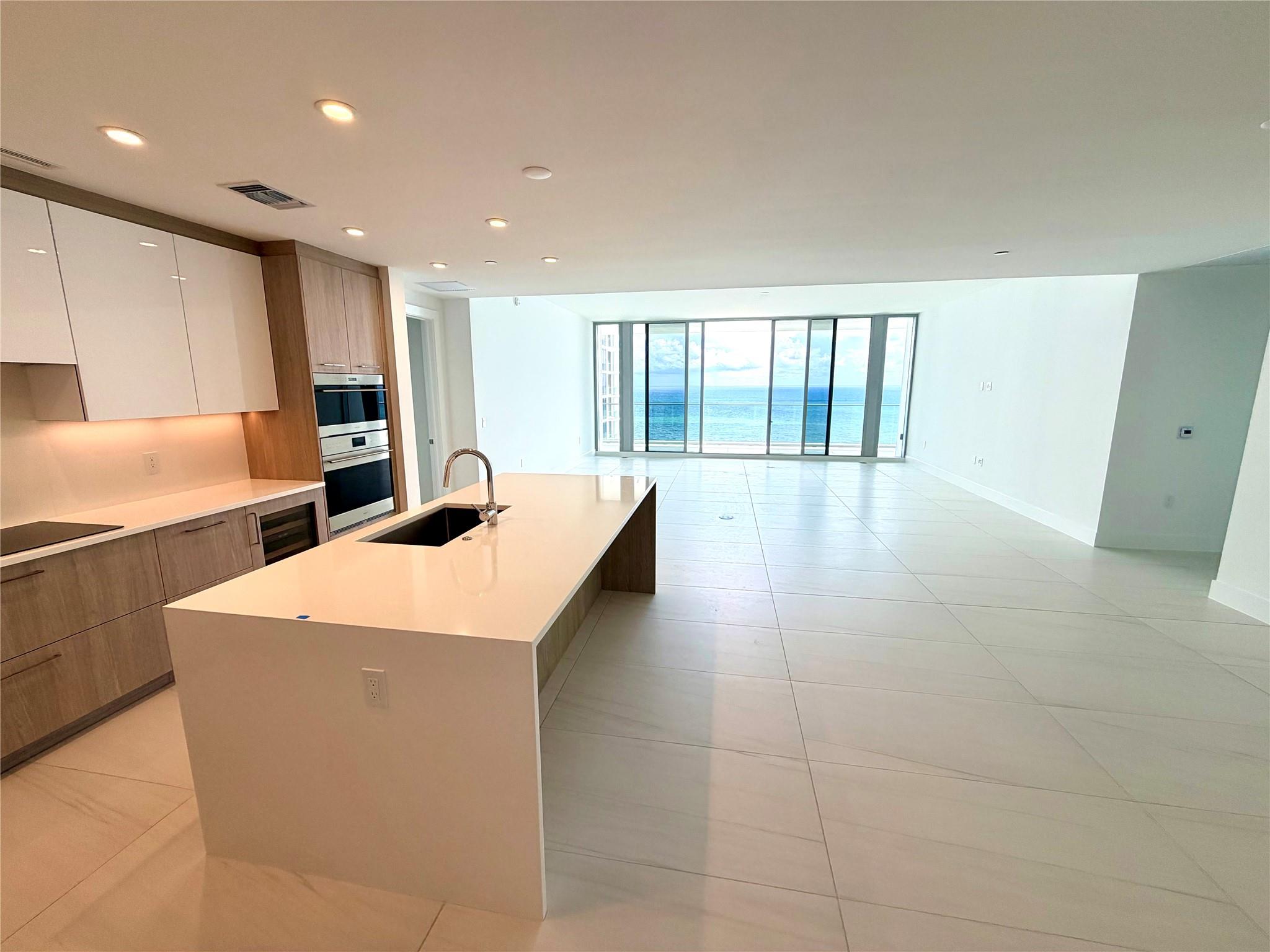 SELENE OCEANFRONT RESIDEN - Residential