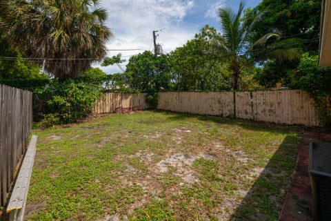 Tiny photo for 226 NE 13th Avenue, Pompano Beach, FL 33060 (MLS # B26071922)
