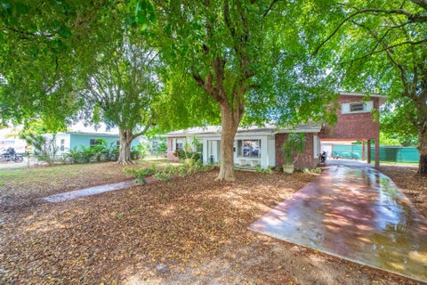 Tiny photo for 226 NE 13th Avenue, Pompano Beach, FL 33060 (MLS # B26071922)