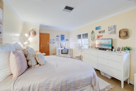 Tiny photo for 226 NE 13th Avenue, Pompano Beach, FL 33060 (MLS # B26071922)