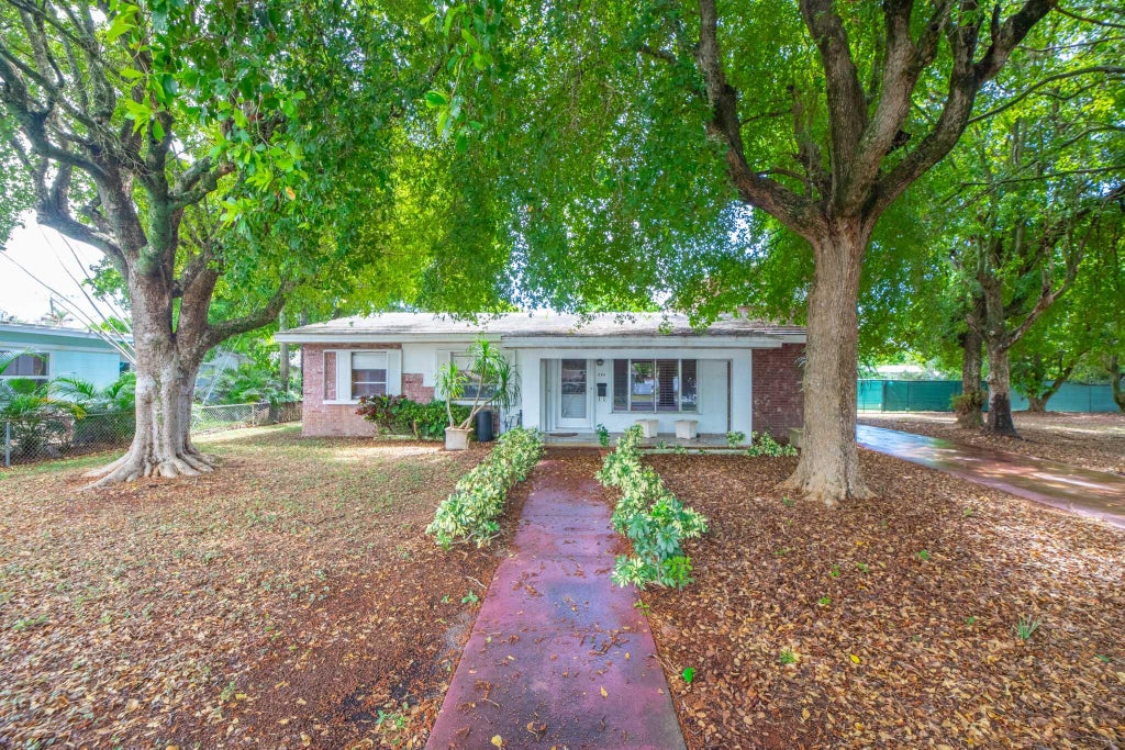 Photo of 226 NE 13th Avenue, Pompano Beach, FL 33060 (MLS # B26071922)