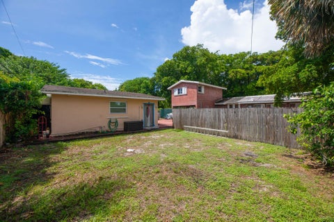 Tiny photo for 226 NE 13th Avenue, Pompano Beach, FL 33060 (MLS # B26071922)