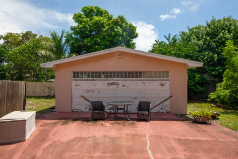 Tiny photo for 226 NE 13th Avenue, Pompano Beach, FL 33060 (MLS # B26071922)