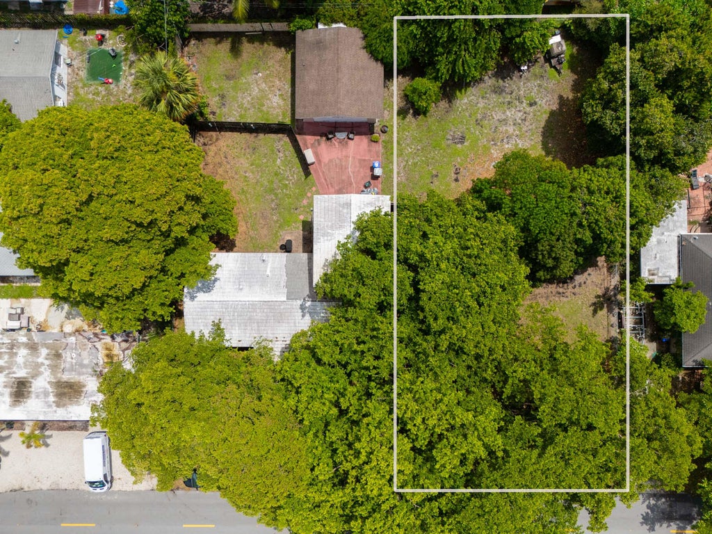 Photo of 226 NE 13th Avenue, Pompano Beach, FL 33060 (MLS # B26071922)