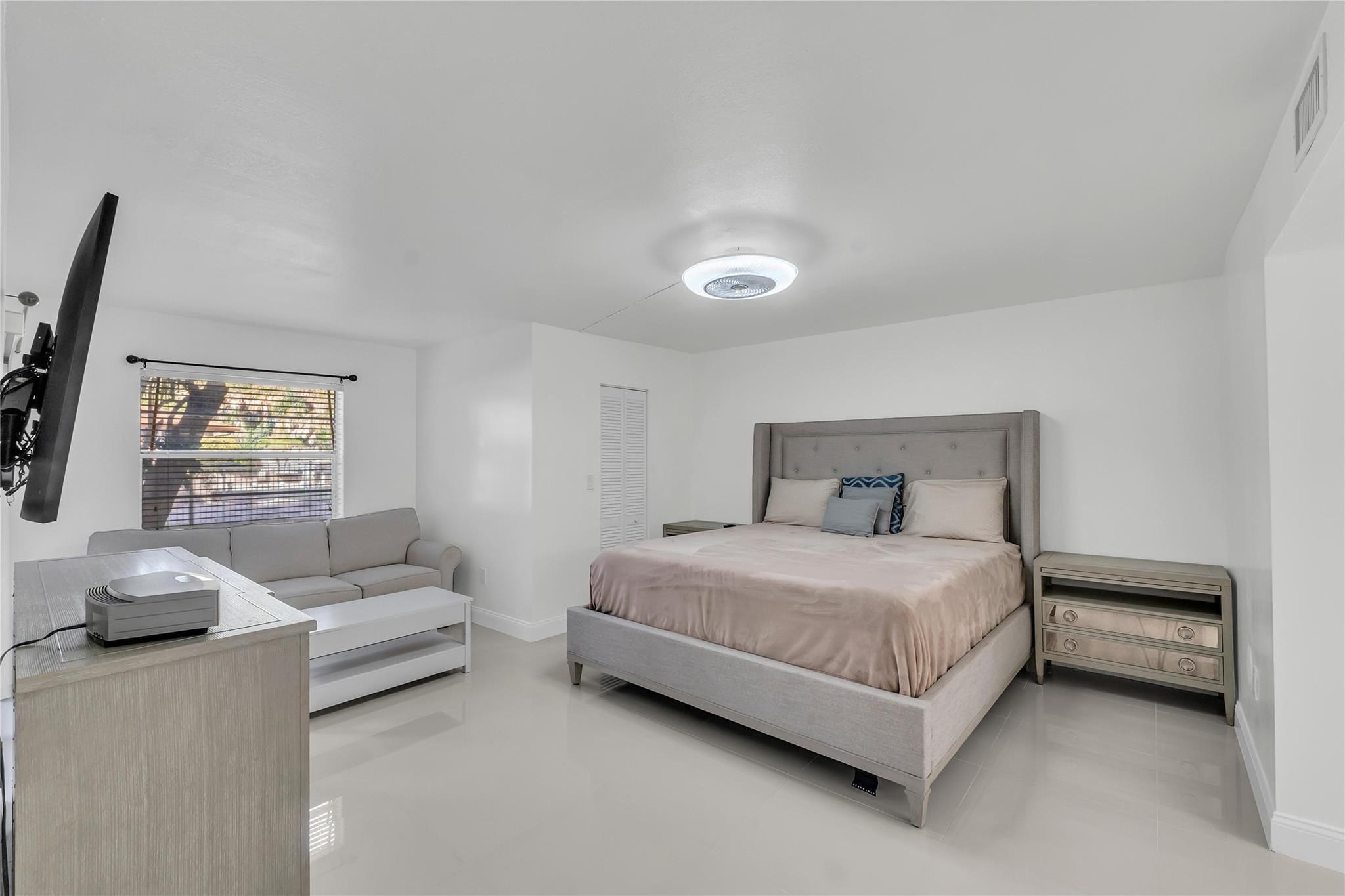 18TH HOLE - Residential