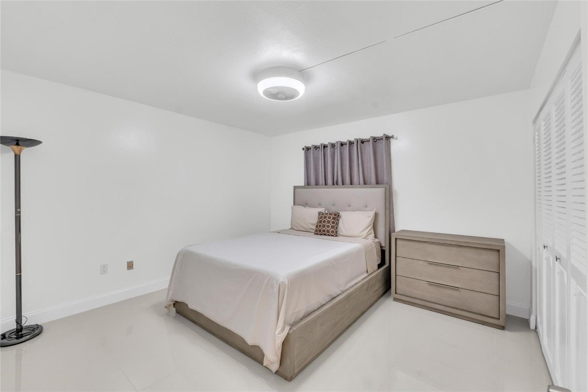 18TH HOLE - Residential