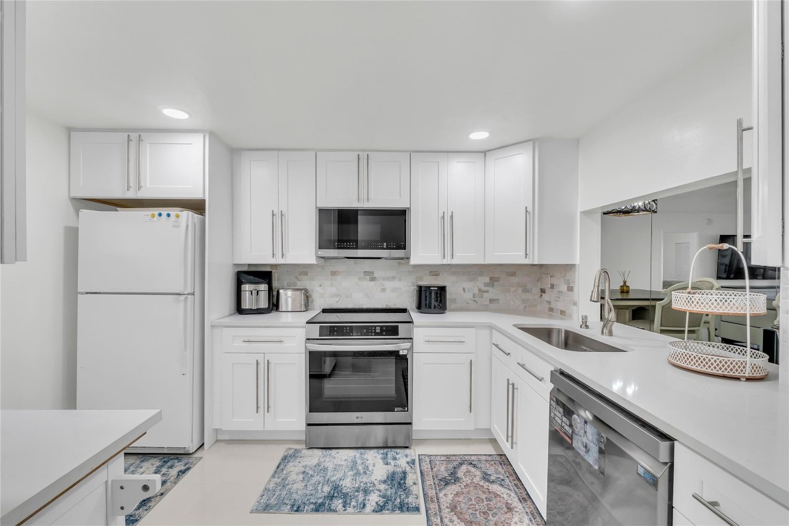 18TH HOLE - Residential