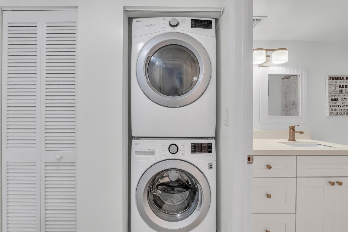 18TH HOLE - Residential