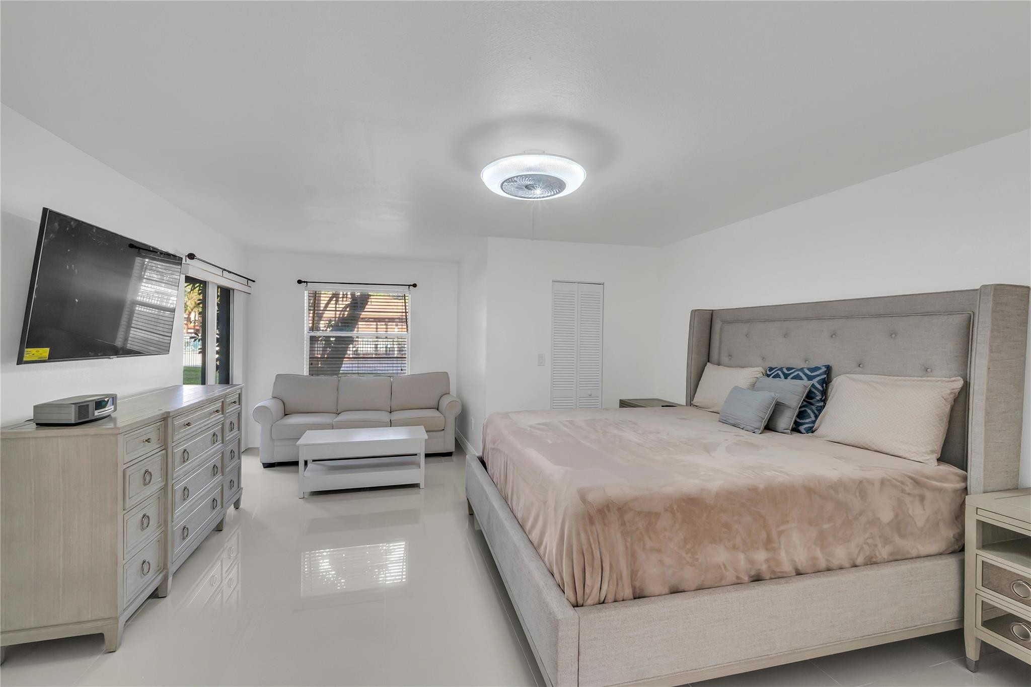 18TH HOLE - Residential