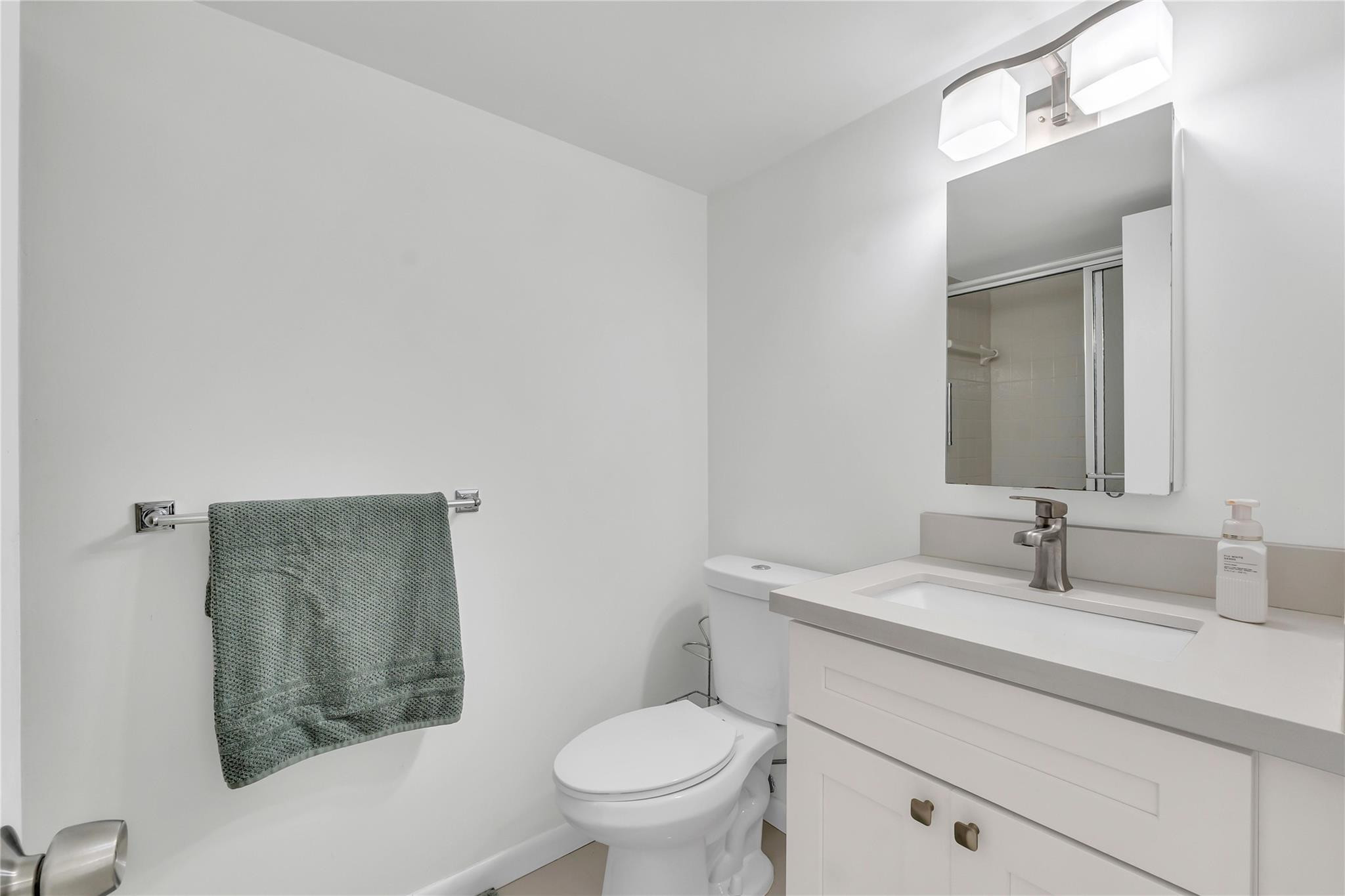 18TH HOLE - Residential