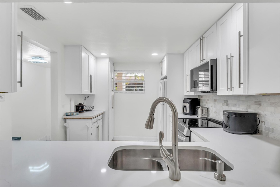 18TH HOLE - Residential