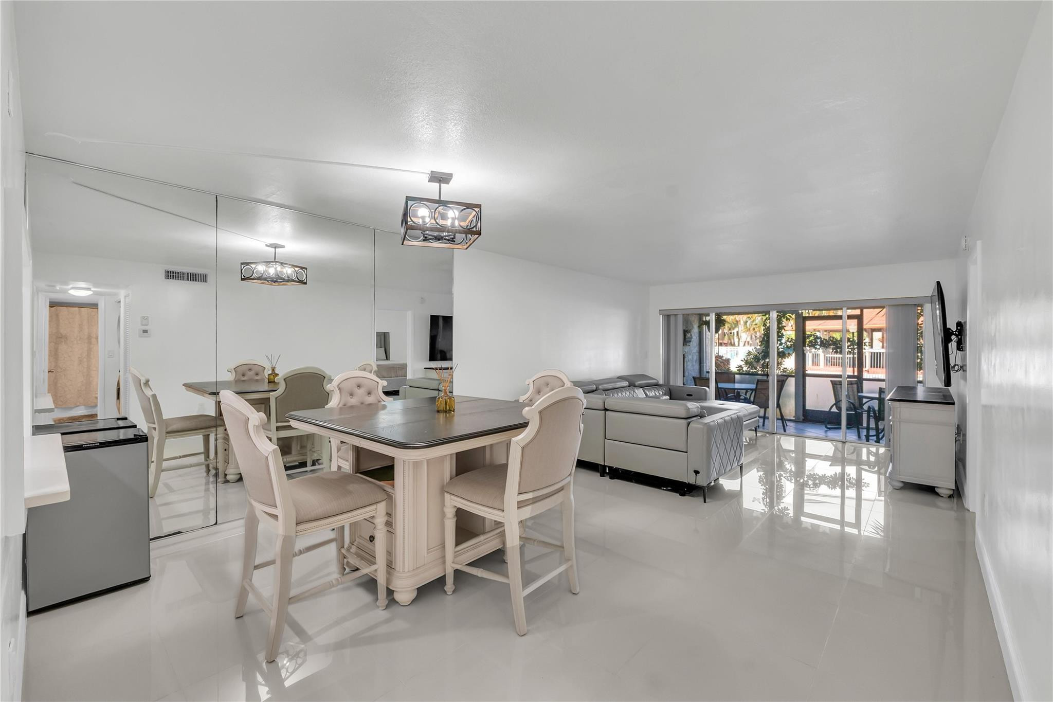 18TH HOLE - Residential