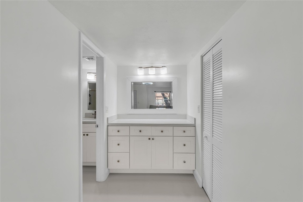 18TH HOLE - Residential