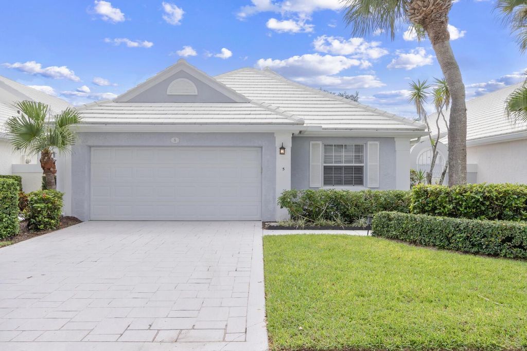 Photo of 5 Brighton Court, Palm Beach Gardens, FL 33418 (MLS # R11135341)