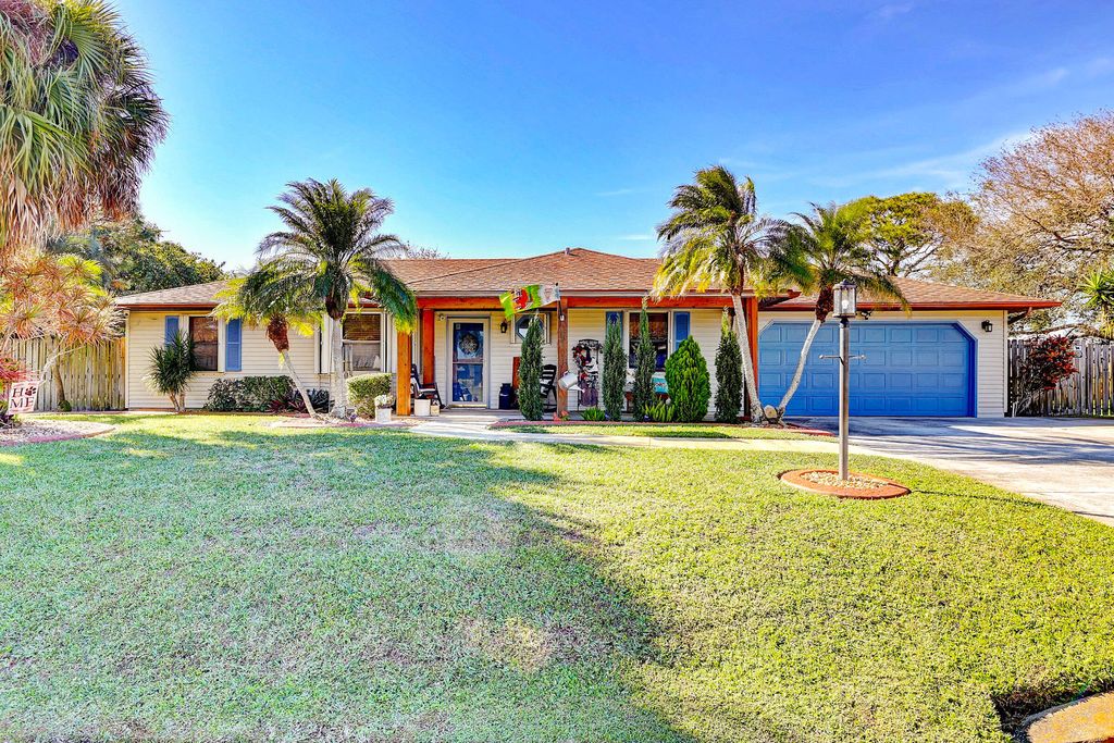 Photo of 2550 SE Calais Street St, Port St Lucie, FL 34952 (MLS # R10767554)