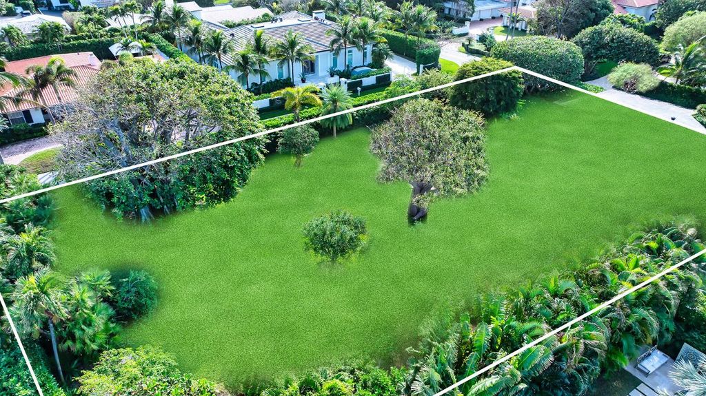 Photo of 1333 N Lake Way, Palm Beach, FL 33480 (MLS # R11124839)