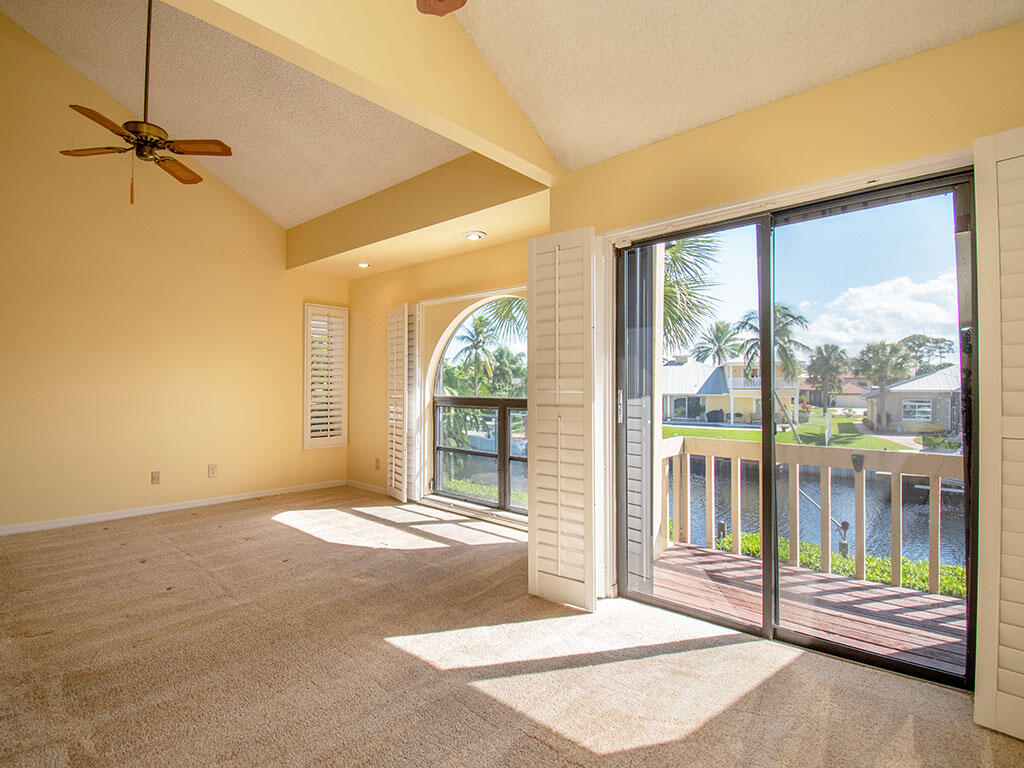 TARPON BAY MOORINGS - Residential