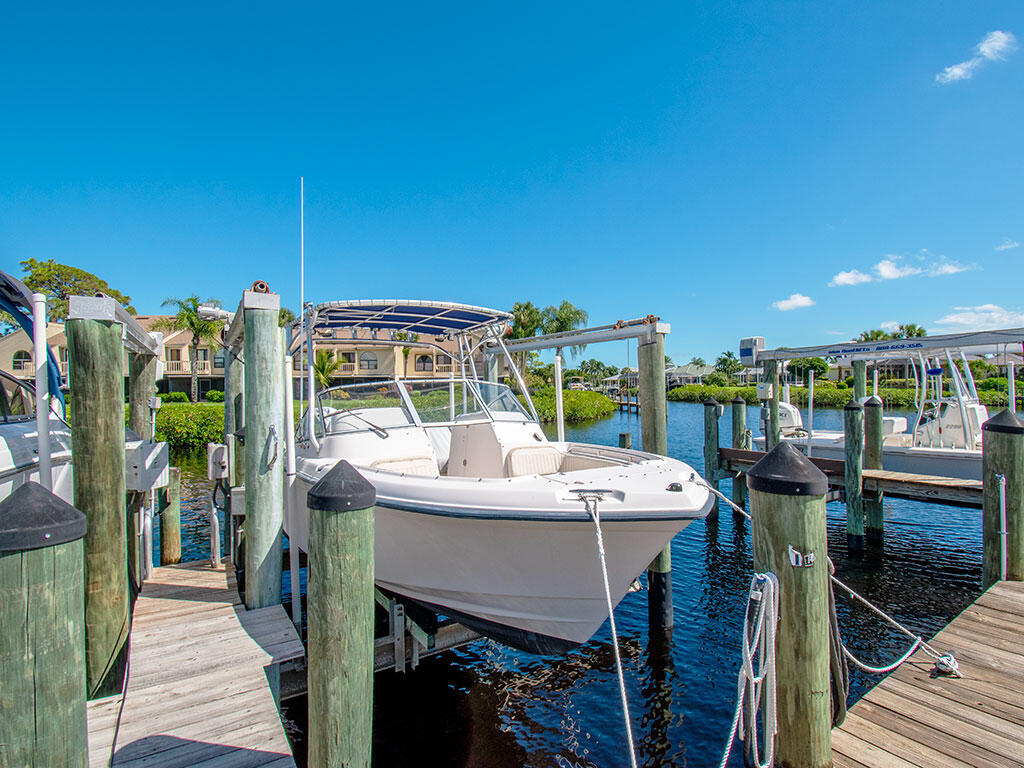 TARPON BAY MOORINGS - Residential
