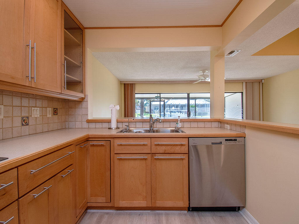 TARPON BAY MOORINGS - Residential