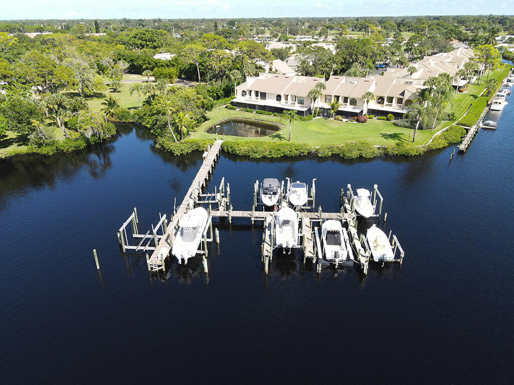 TARPON BAY MOORINGS - Residential