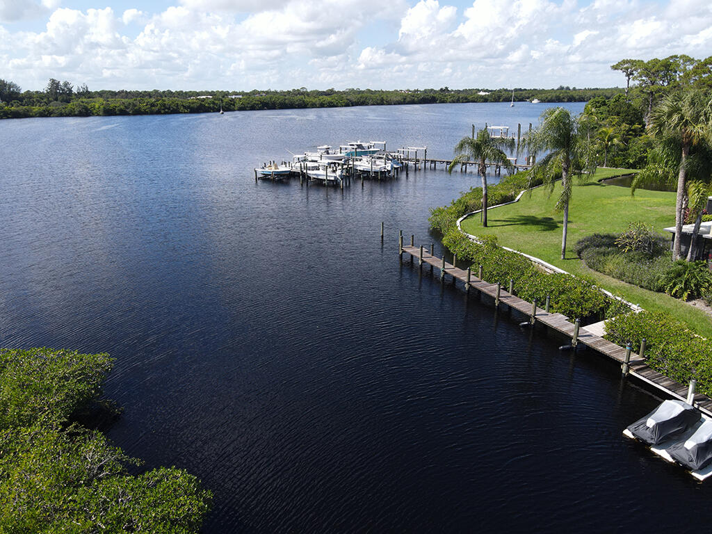 TARPON BAY MOORINGS - Residential