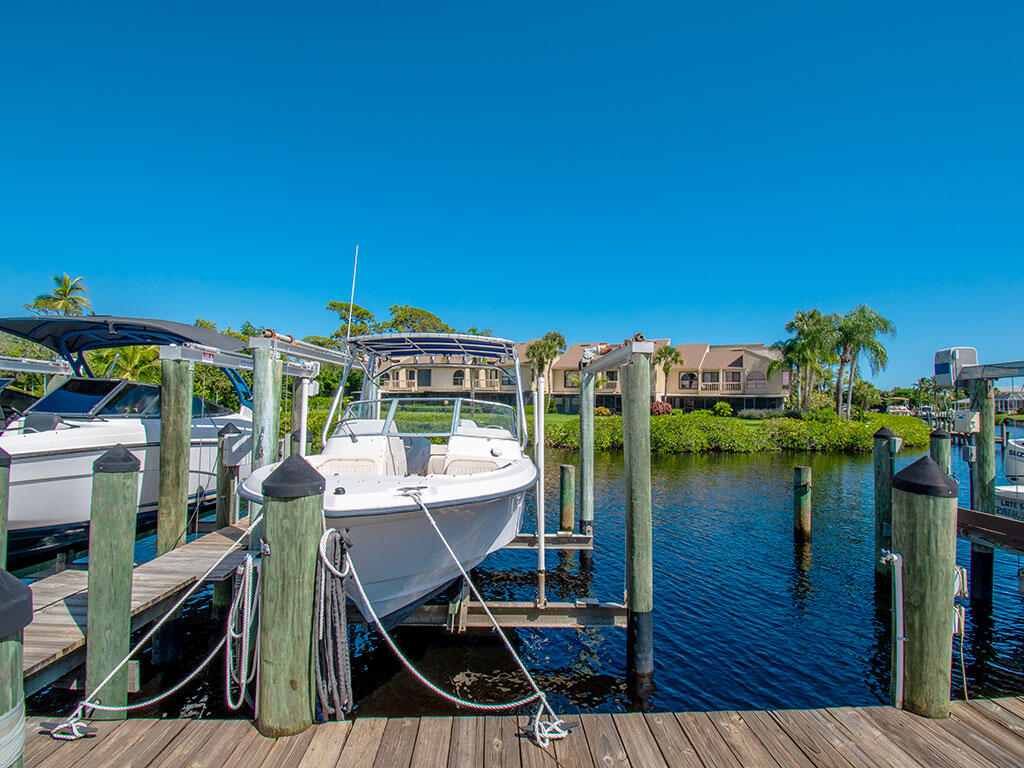 TARPON BAY MOORINGS - Residential