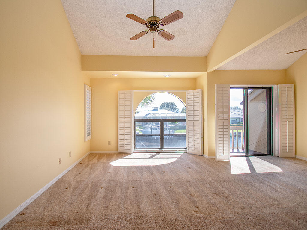 TARPON BAY MOORINGS - Residential