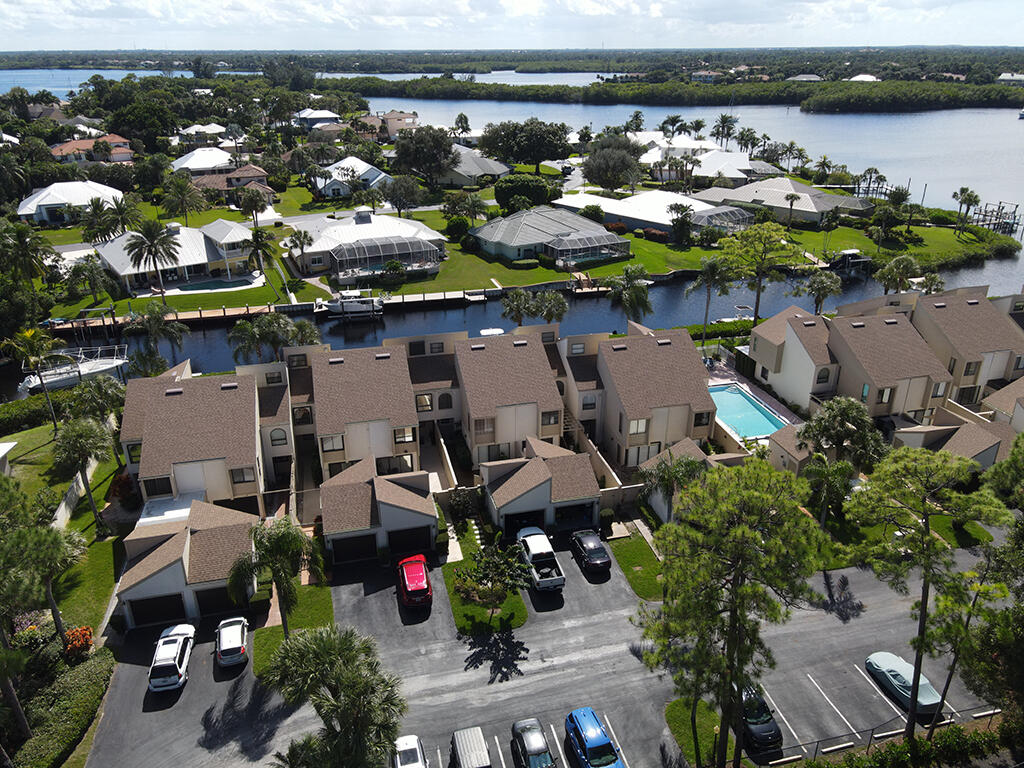 TARPON BAY MOORINGS - Residential