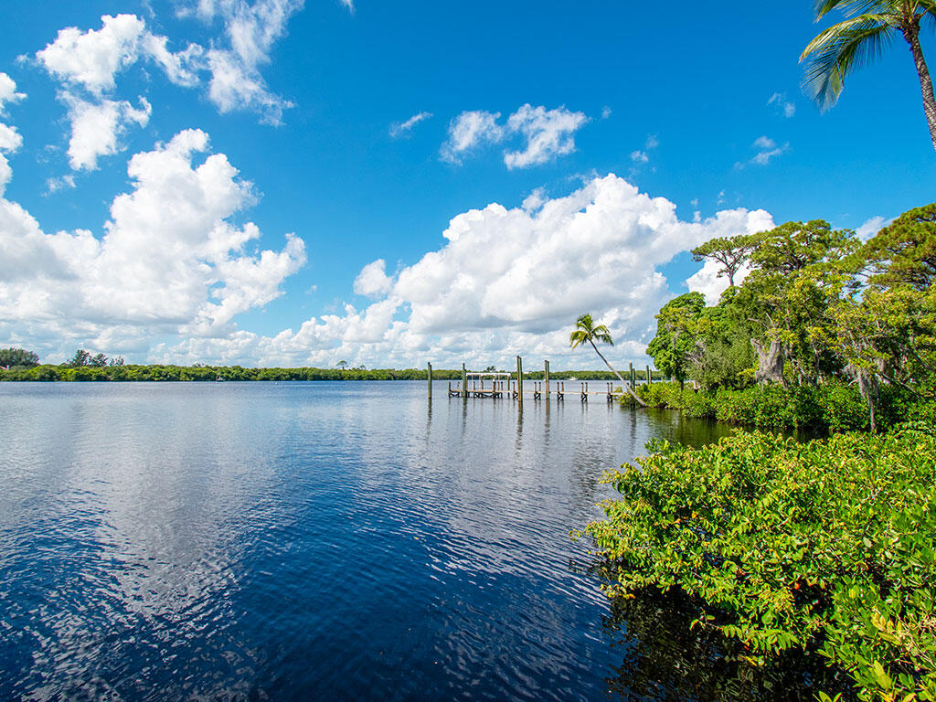 TARPON BAY MOORINGS - Residential