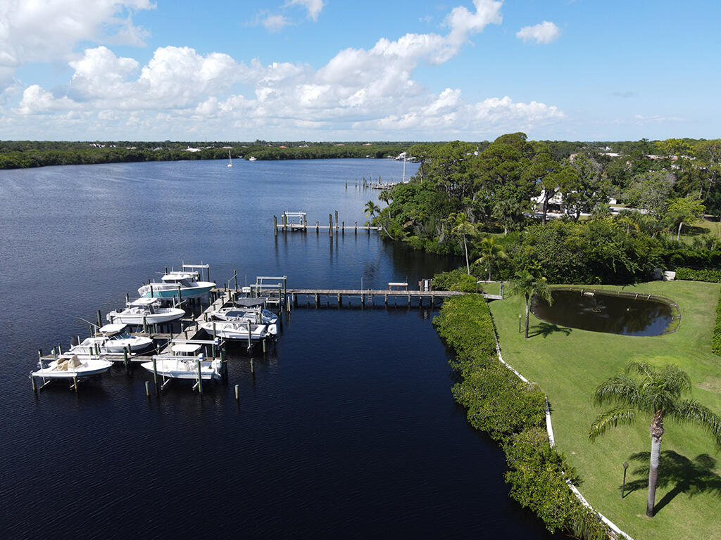 TARPON BAY MOORINGS - Residential