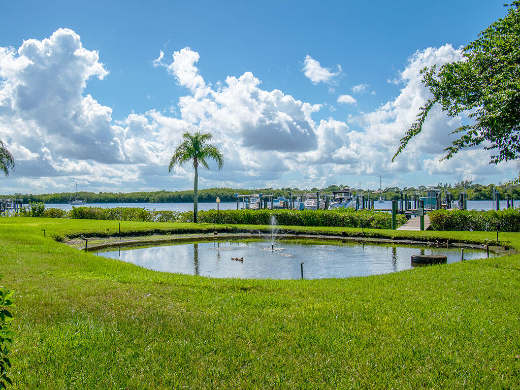 TARPON BAY MOORINGS - Residential