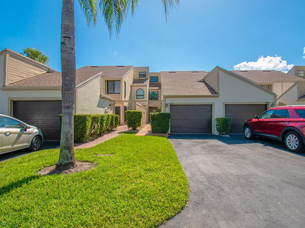TARPON BAY MOORINGS - Residential