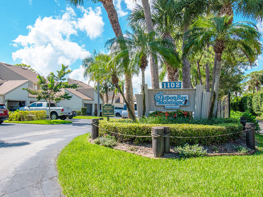 TARPON BAY MOORINGS - Residential