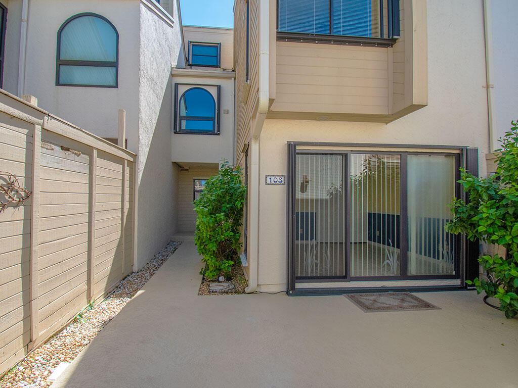 TARPON BAY MOORINGS - Residential