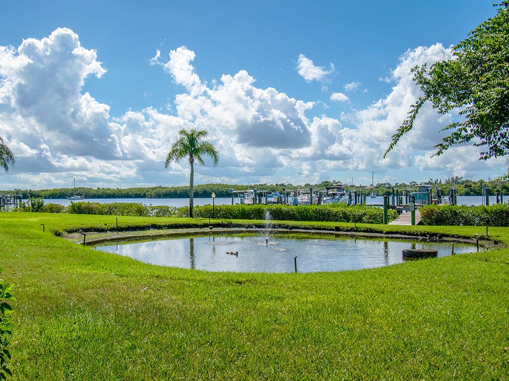 TARPON BAY MOORINGS - Residential